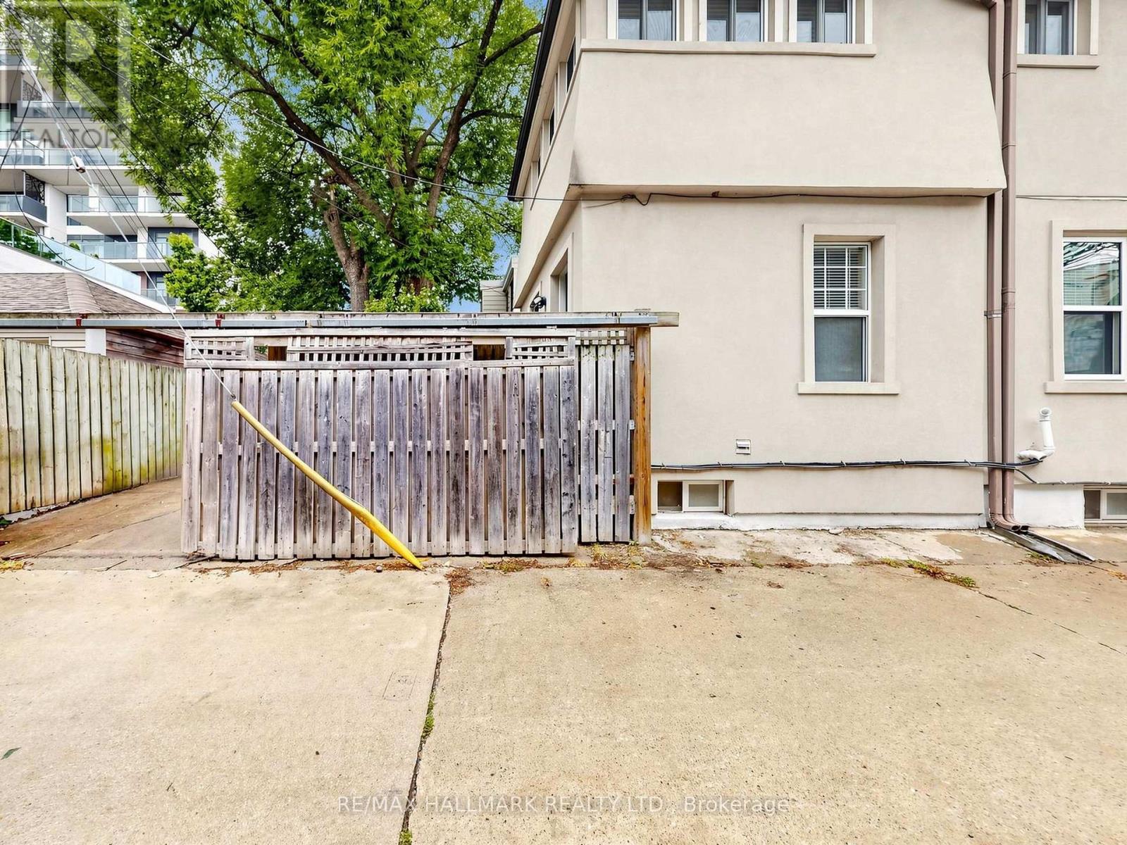 108 Knox Avenue, Toronto, Ontario  M4L 2P2 - Photo 44 - E13710772