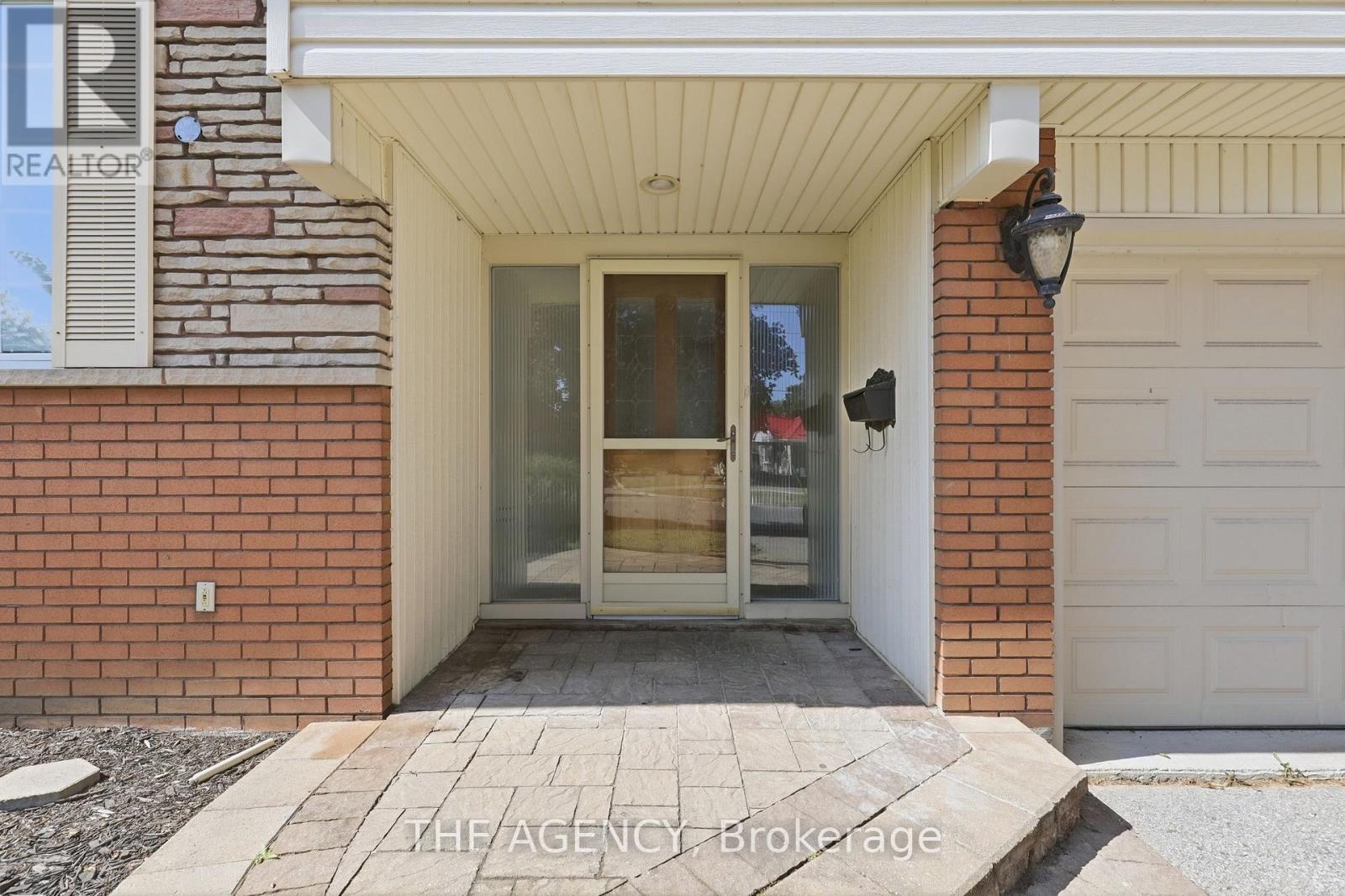 364 Adelaide Avenue E, Oshawa, Ontario  L1G 2A1 - Photo 2 - E13710776