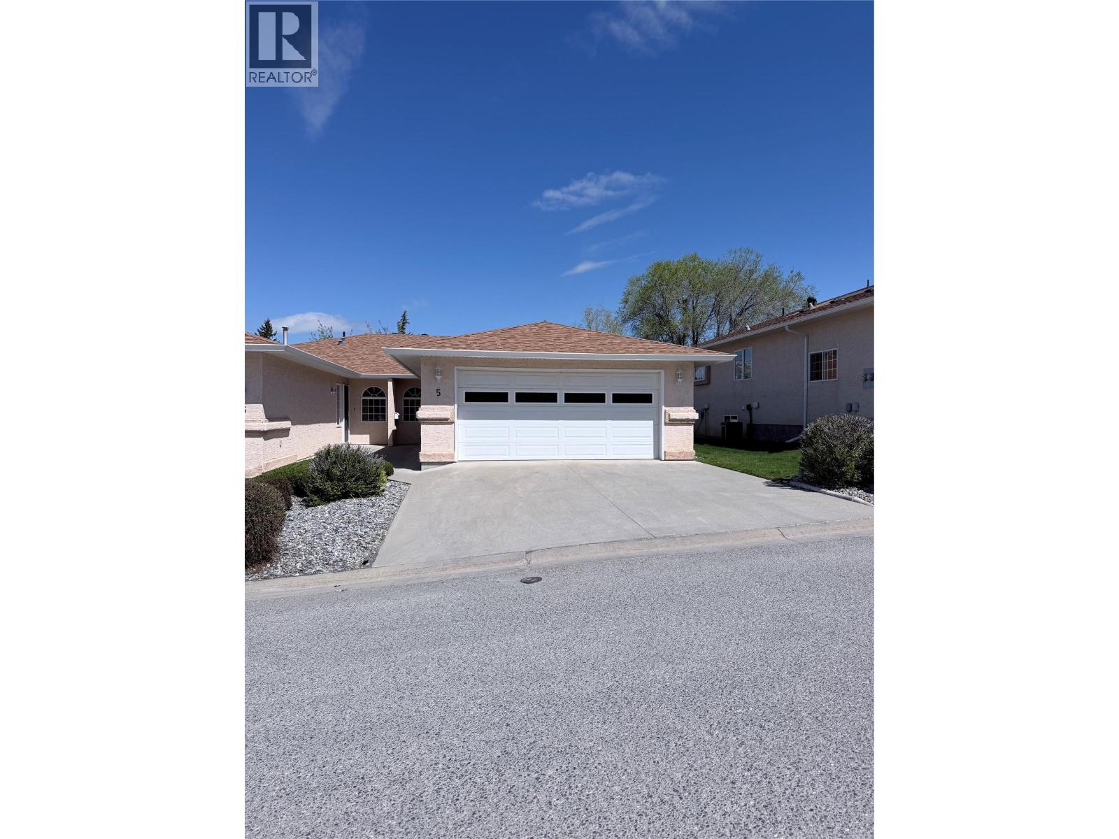 617 27th Avenue S Unit# 5, Cranbrook, British Columbia V1C 6L1 - Photo 2 - 10390595