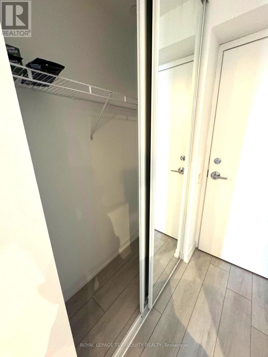 5215 - 950 Portage Parkway, Vaughan, Ontario L4K 0J7 - Photo 6 - N13710806