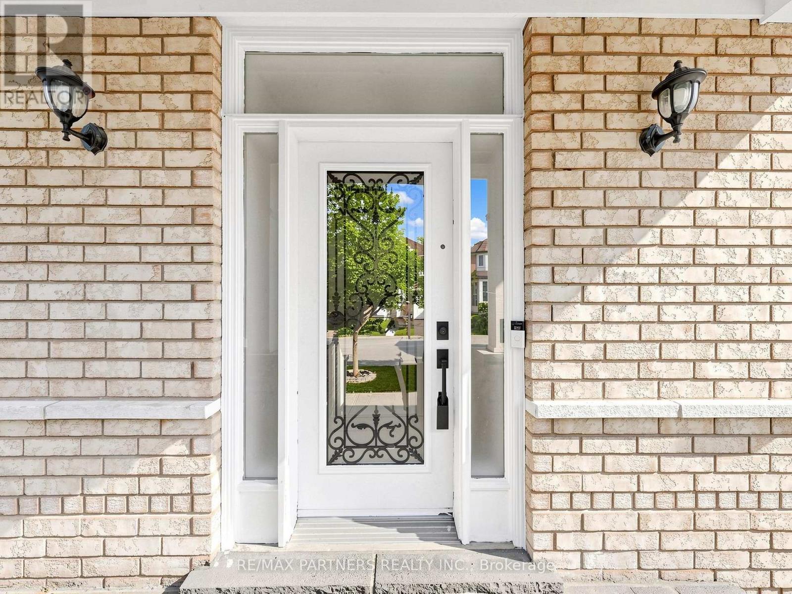 21 Russell Hill Road, Markham, Ontario  L6C 2L8 - Photo 4 - N13710810