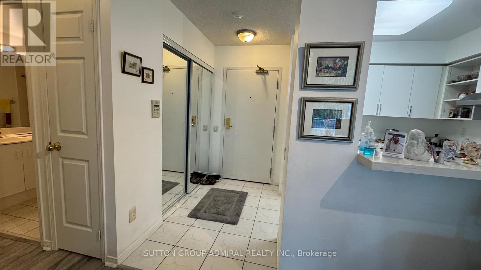 205 - 1 Emerald Lane, Vaughan (Crestwood-Springfarm-Yorkhill), Ontario  L4J 8N2 - Photo 5 - N13710868