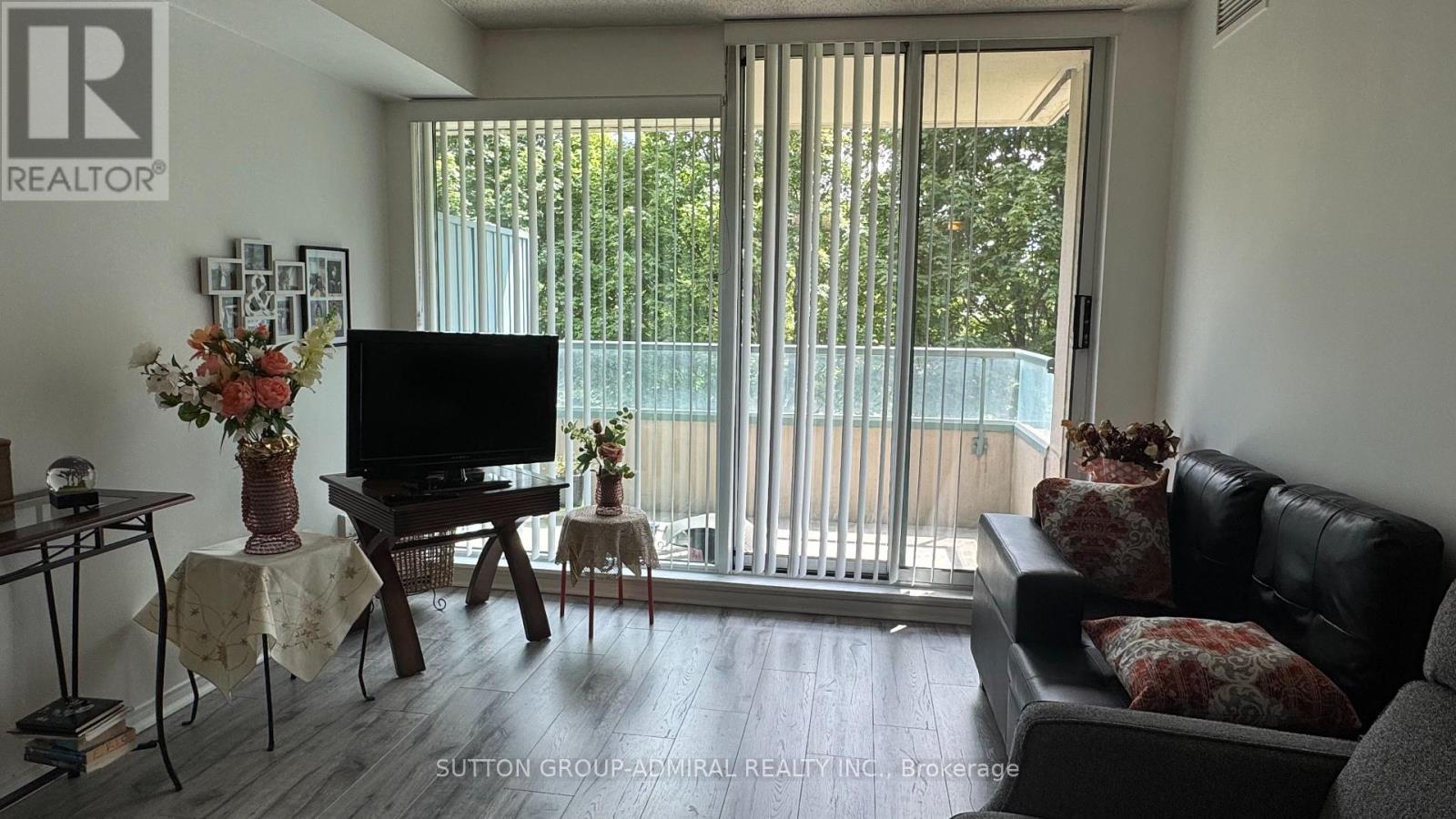 205 - 1 Emerald Lane, Vaughan (Crestwood-Springfarm-Yorkhill), Ontario  L4J 8N2 - Photo 8 - N13710868