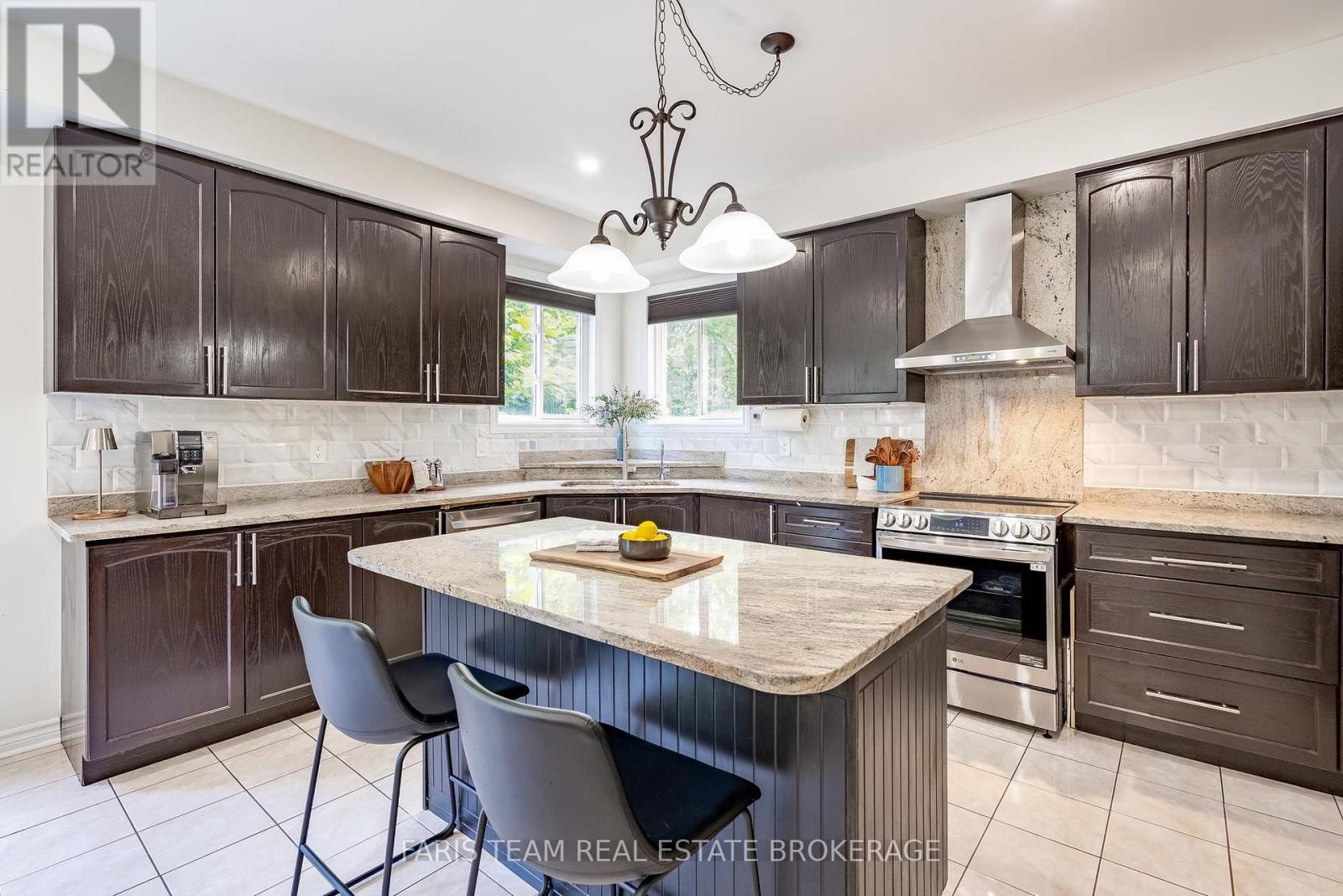 31 The Queensway, Barrie, Ontario  L4M 7H5 - Photo 7 - S13710848