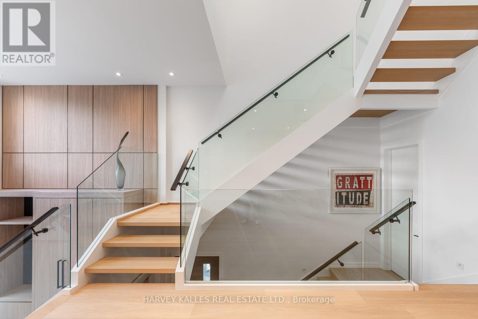 45 Gloucester Grove, Toronto, Ontario  M6C 2A2 - Photo 11 - C13710832