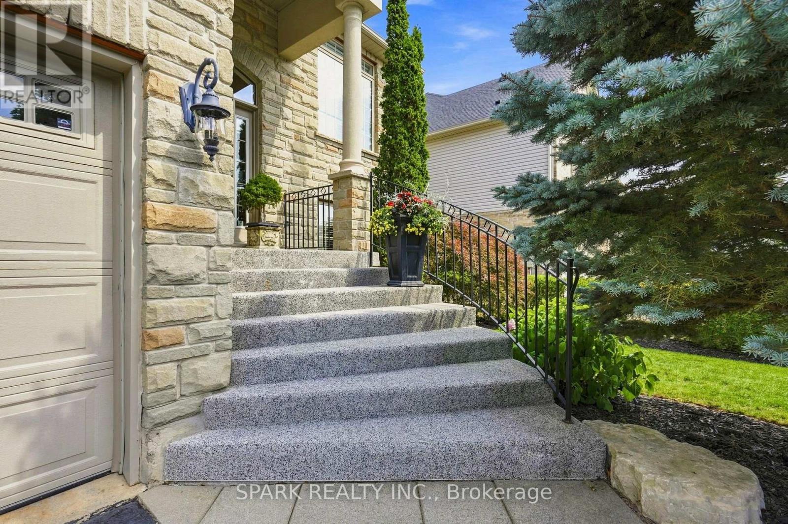 179 Tanners Drive S, Halton Hills, Ontario  L7J 3A8 - Photo 3 - W13710680