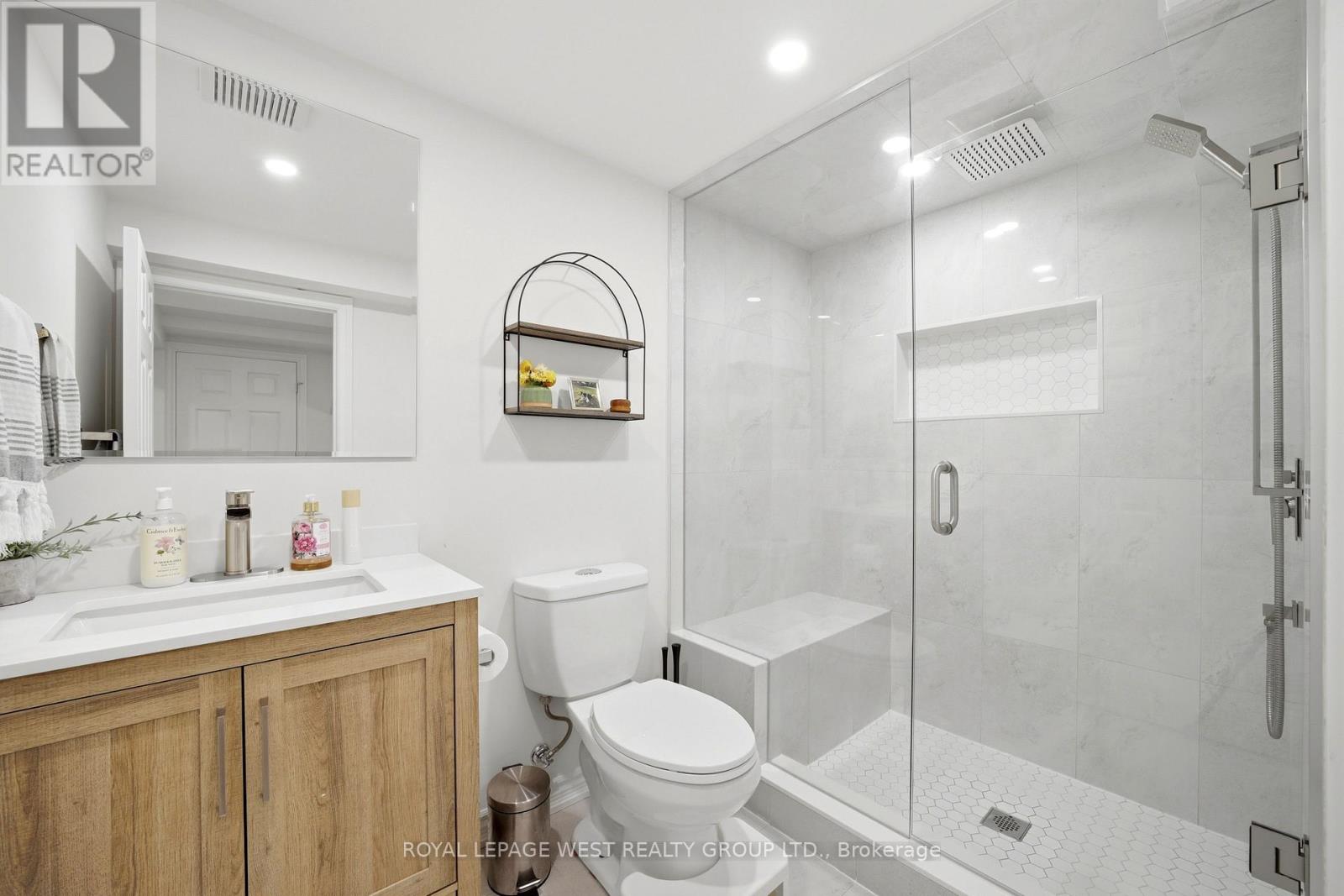 72 Mervyn Avenue, Toronto, Ontario  M9B 1N3 - Photo 16 - W13710708