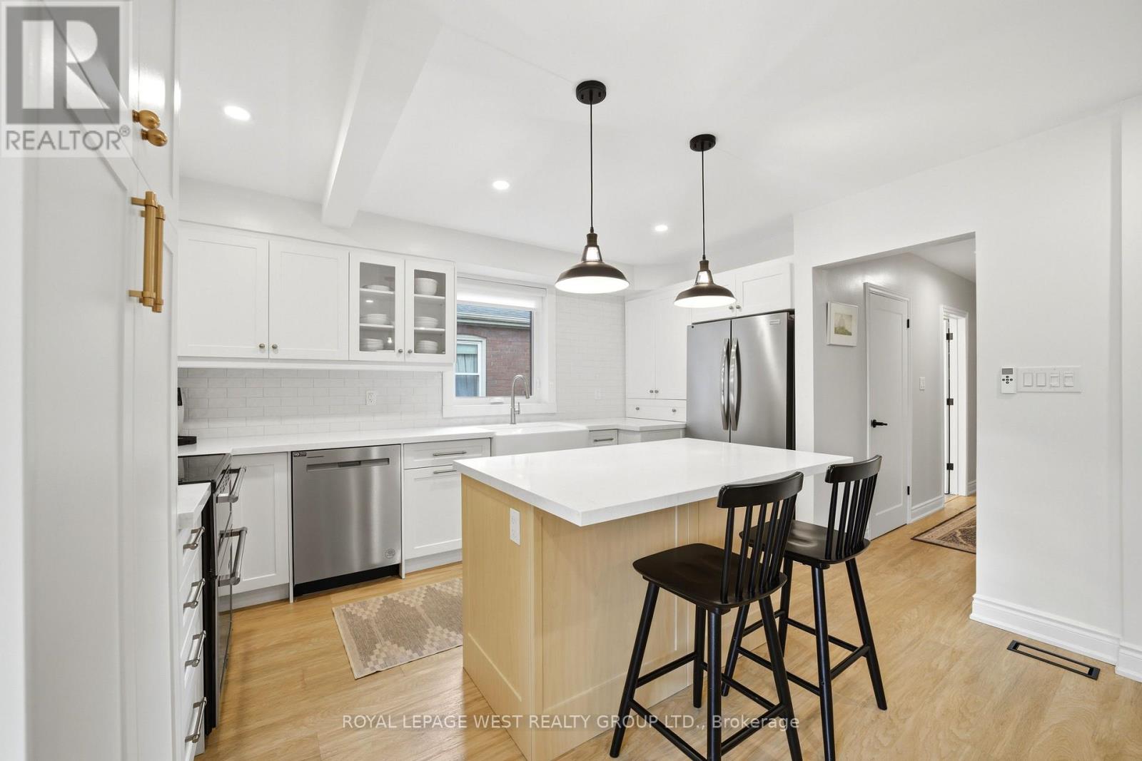 72 Mervyn Avenue, Toronto, Ontario  M9B 1N3 - Photo 4 - W13710708