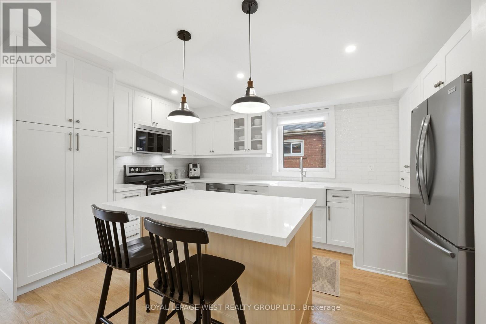 72 Mervyn Avenue, Toronto, Ontario  M9B 1N3 - Photo 5 - W13710708
