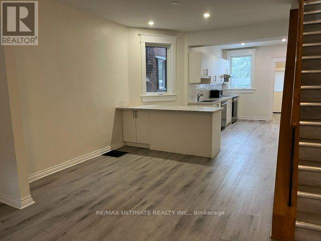 Upper - 10 Hibernia Avenue, Toronto, Ontario  M6N 1E5 - Photo 12 - W13710756