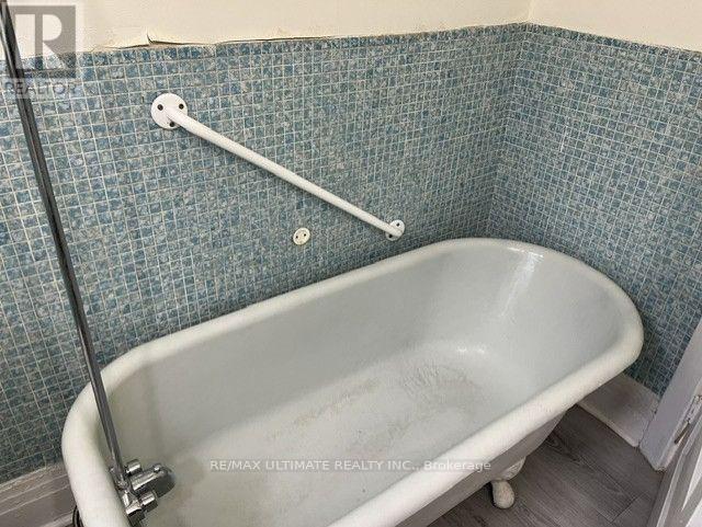 Upper - 10 Hibernia Avenue, Toronto, Ontario  M6N 1E5 - Photo 26 - W13710756
