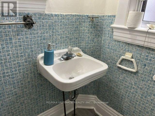Upper - 10 Hibernia Avenue, Toronto, Ontario  M6N 1E5 - Photo 28 - W13710756