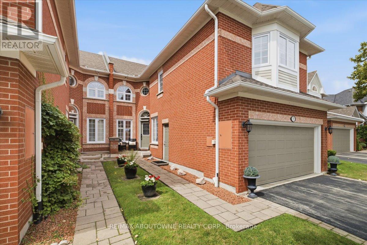 7 - 2145 Country Club Drive, Burlington, Ontario  L7M 4E1 - Photo 2 - W13710786
