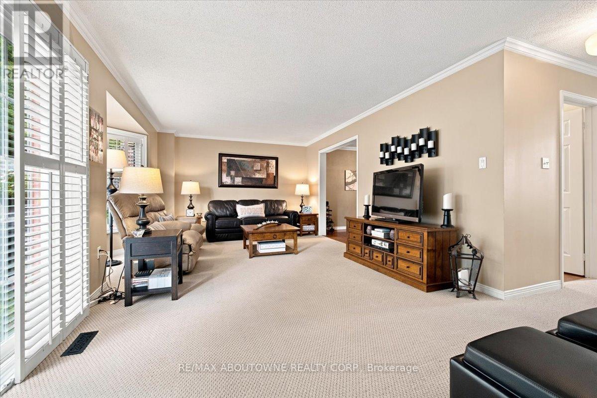 7 - 2145 Country Club Drive, Burlington, Ontario  L7M 4E1 - Photo 9 - W13710786