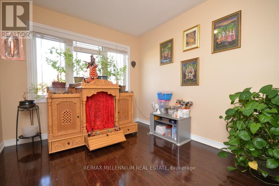 68 Skyvalley Drive, Brampton, Ontario L6P 3B7 - Photo 12 - W13710798