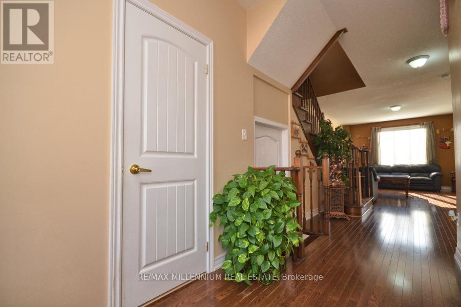 68 Skyvalley Drive, Brampton, Ontario L6P 3B7 - Photo 3 - W13710798
