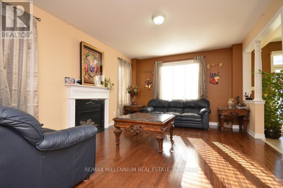 68 Skyvalley Drive, Brampton, Ontario L6P 3B7 - Photo 4 - W13710798