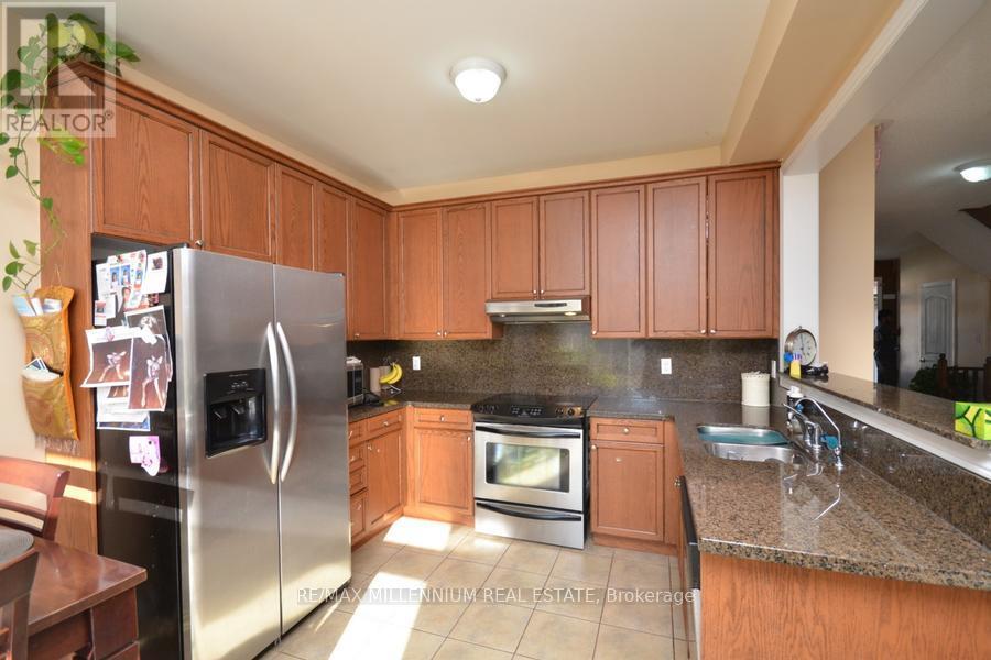 68 Skyvalley Drive, Brampton, Ontario L6P 3B7 - Photo 6 - W13710798