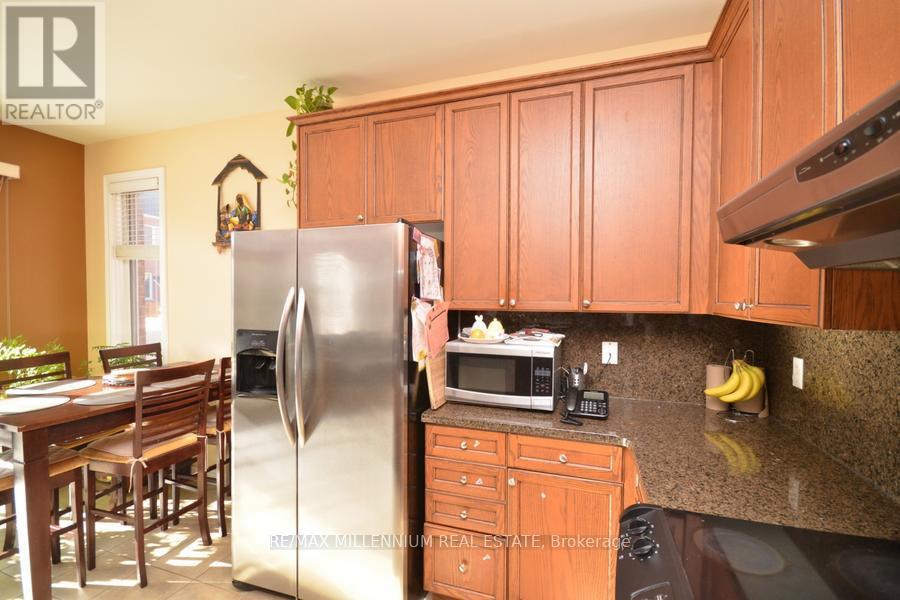 68 Skyvalley Drive, Brampton, Ontario L6P 3B7 - Photo 8 - W13710798