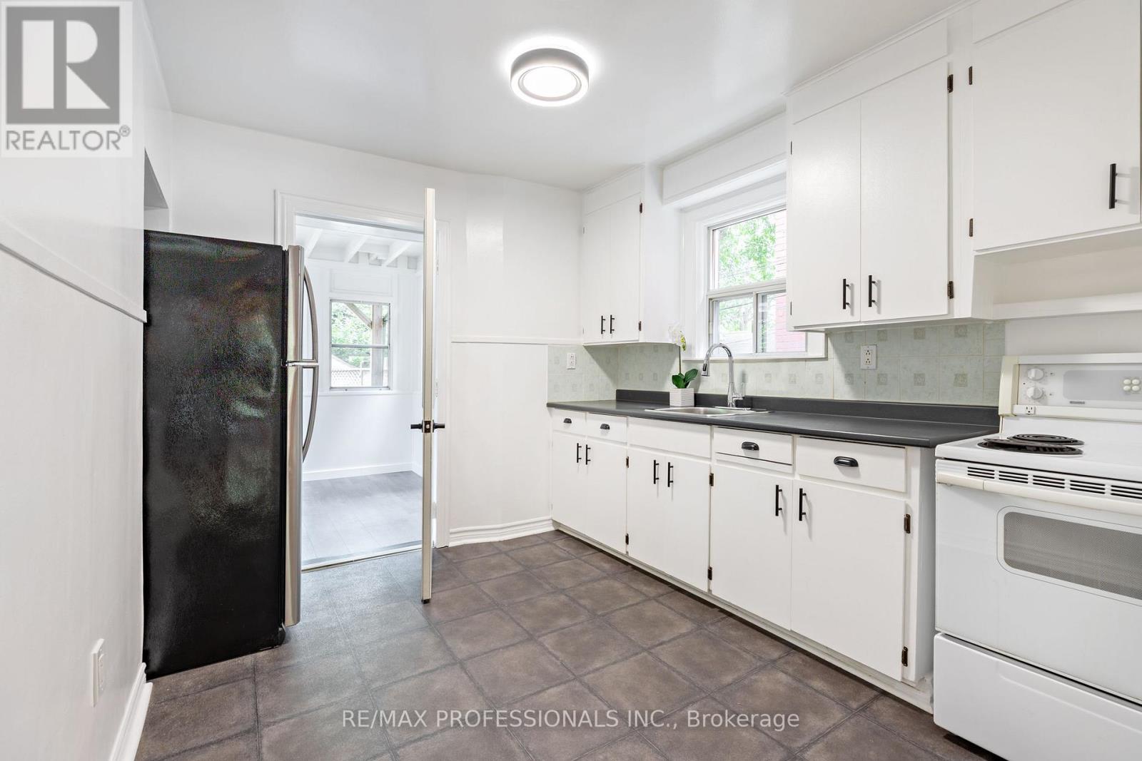 502 Jane Street, Toronto, Ontario  M6S 4A2 - Photo 7 - W13710802