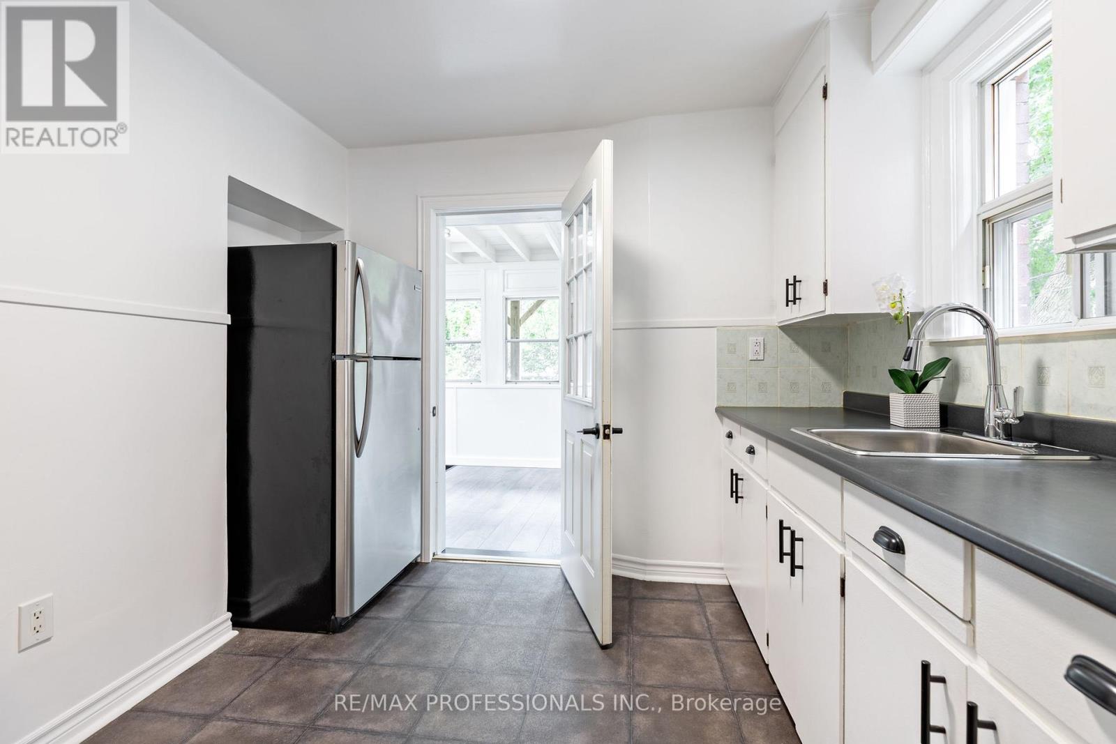 502 Jane Street, Toronto, Ontario  M6S 4A2 - Photo 8 - W13710802