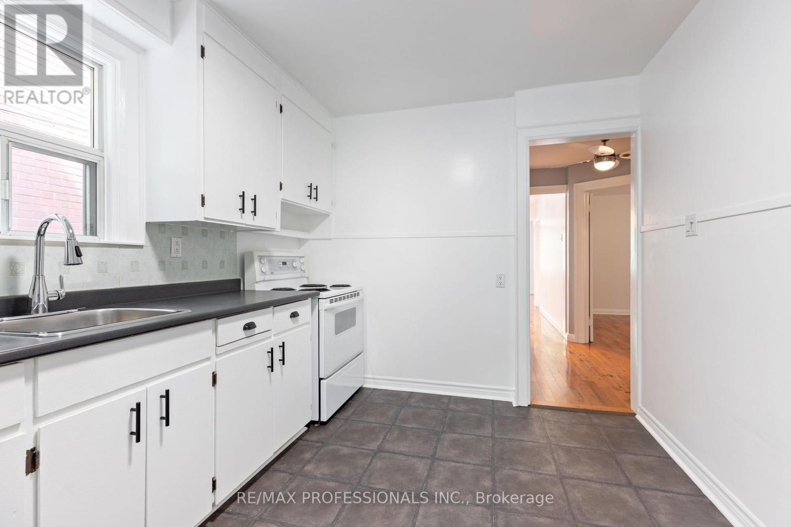 502 Jane Street, Toronto, Ontario  M6S 4A2 - Photo 9 - W13710802