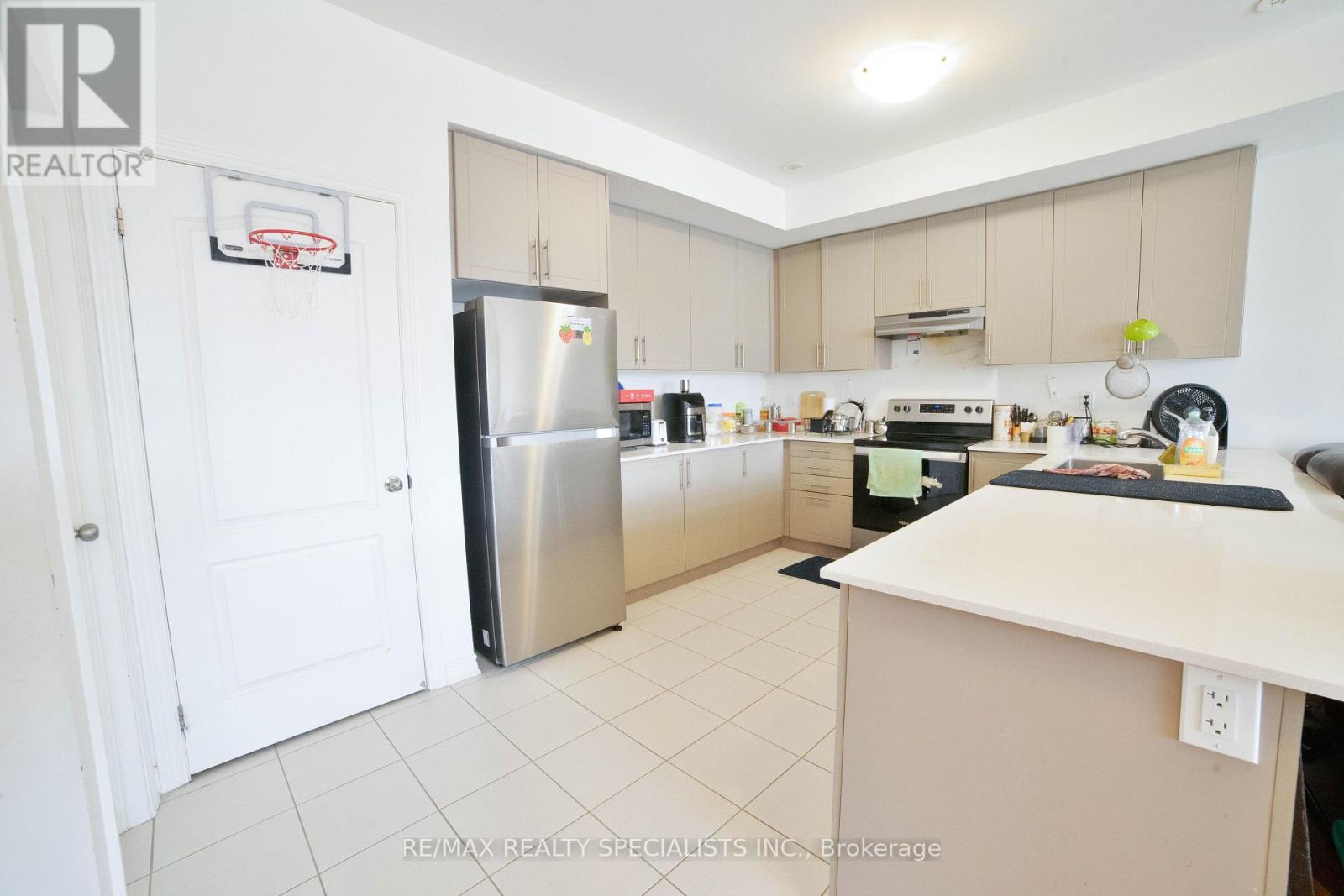 29 Tiveron Avenue, Caledon, Ontario L7C 3S9 - Photo 4 - W13710814