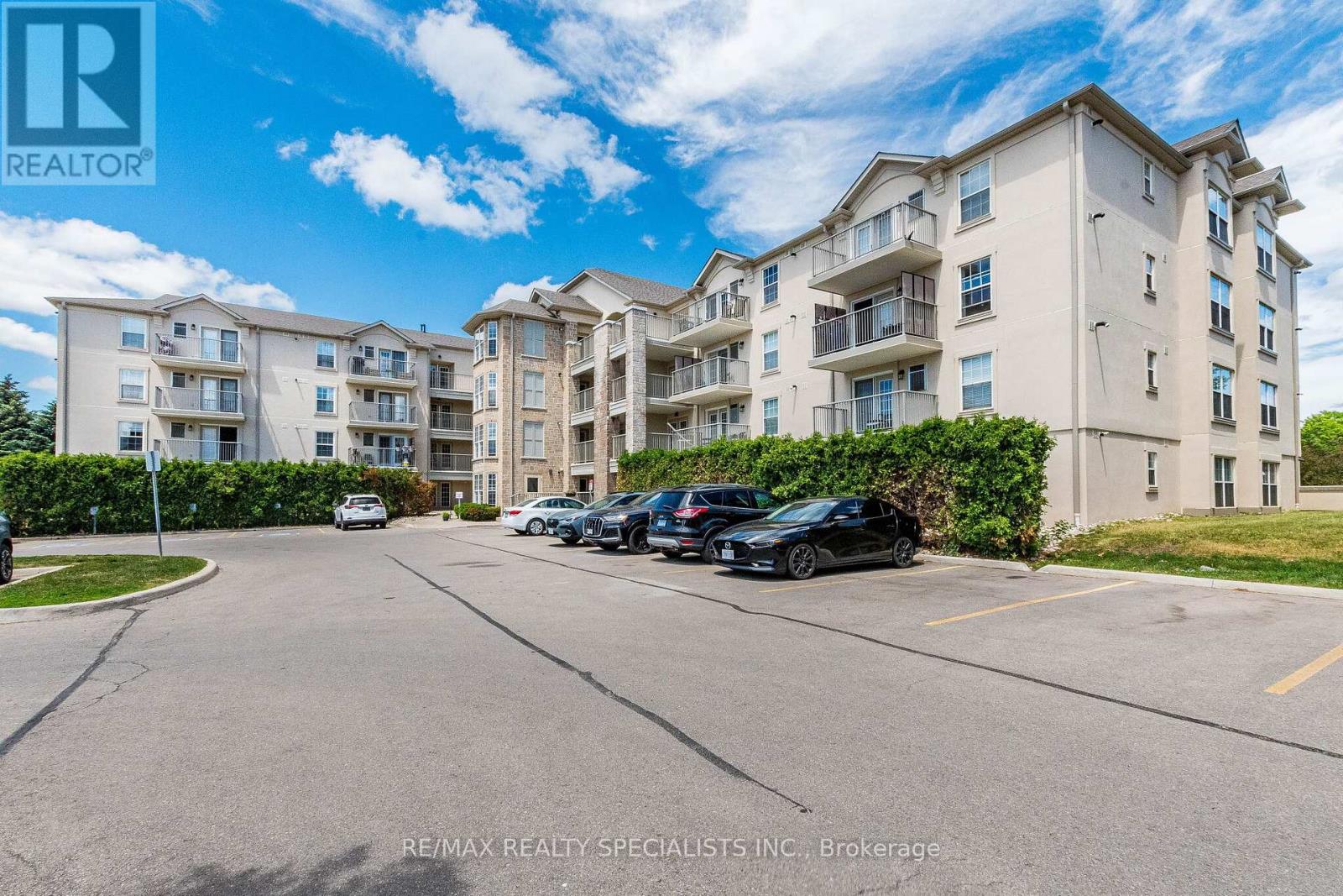 406 - 1480 Bishops Gate, Oakville, Ontario  L6M 4N4 - Photo 1 - W13710822
