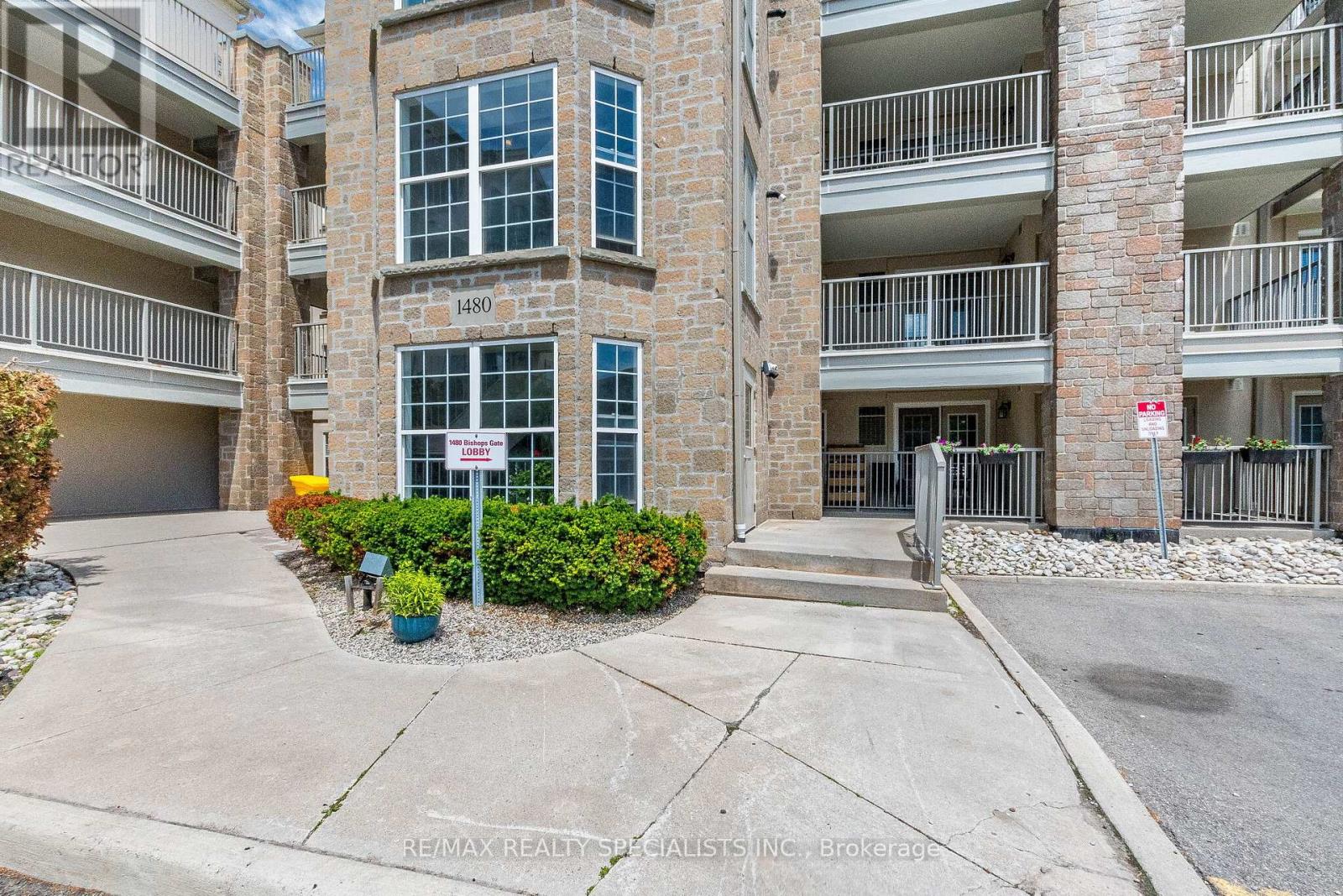 406 - 1480 Bishops Gate, Oakville, Ontario  L6M 4N4 - Photo 3 - W13710822