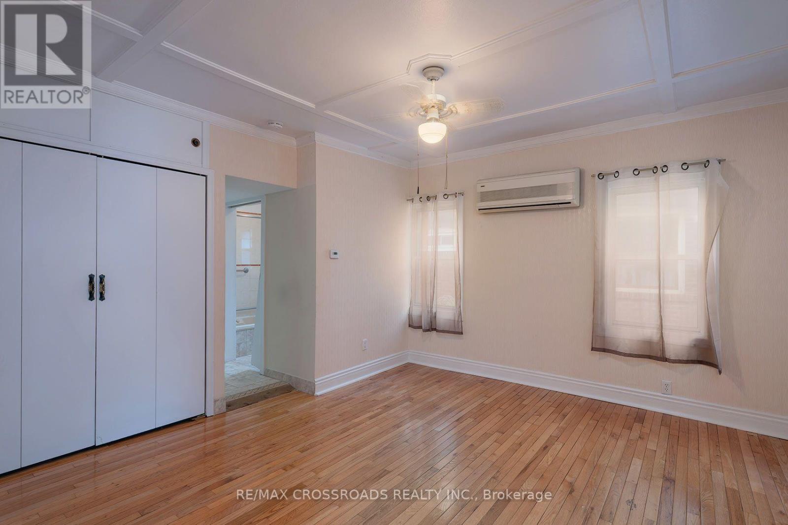 218 Gledhill Avenue, Toronto, Ontario  M4C 5L1 - Photo 13 - E13710726