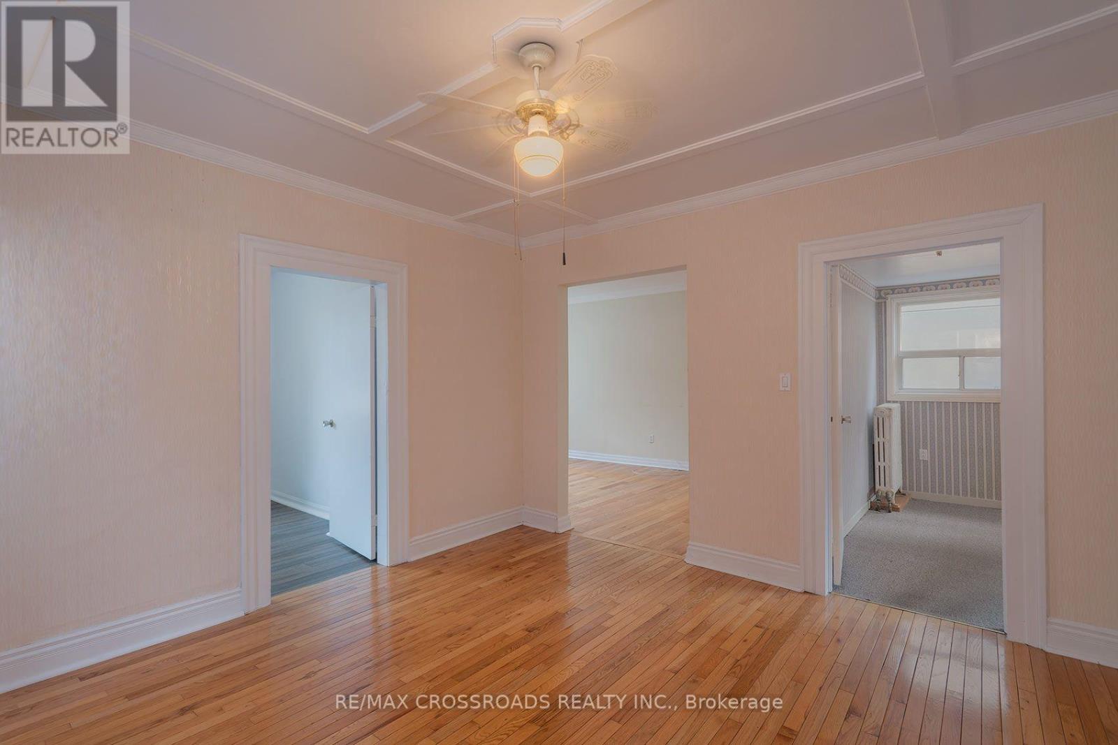 218 Gledhill Avenue, Toronto, Ontario  M4C 5L1 - Photo 14 - E13710726