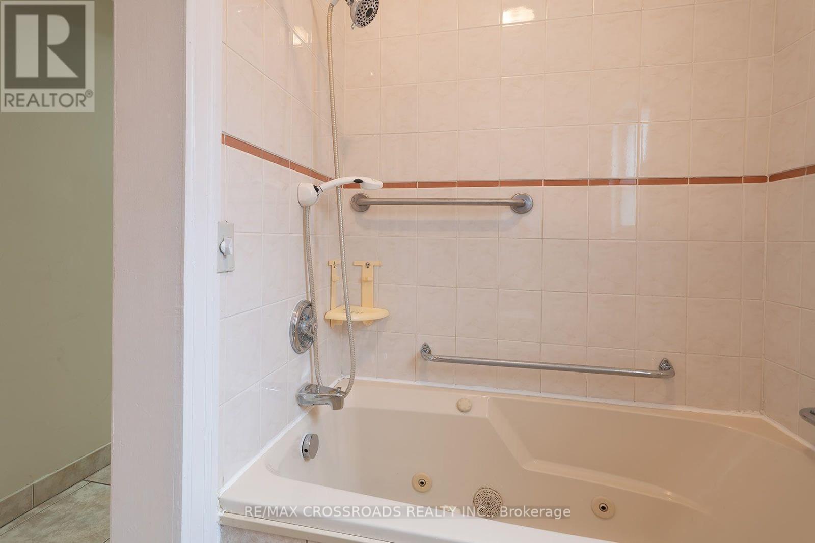 218 Gledhill Avenue, Toronto, Ontario  M4C 5L1 - Photo 25 - E13710726