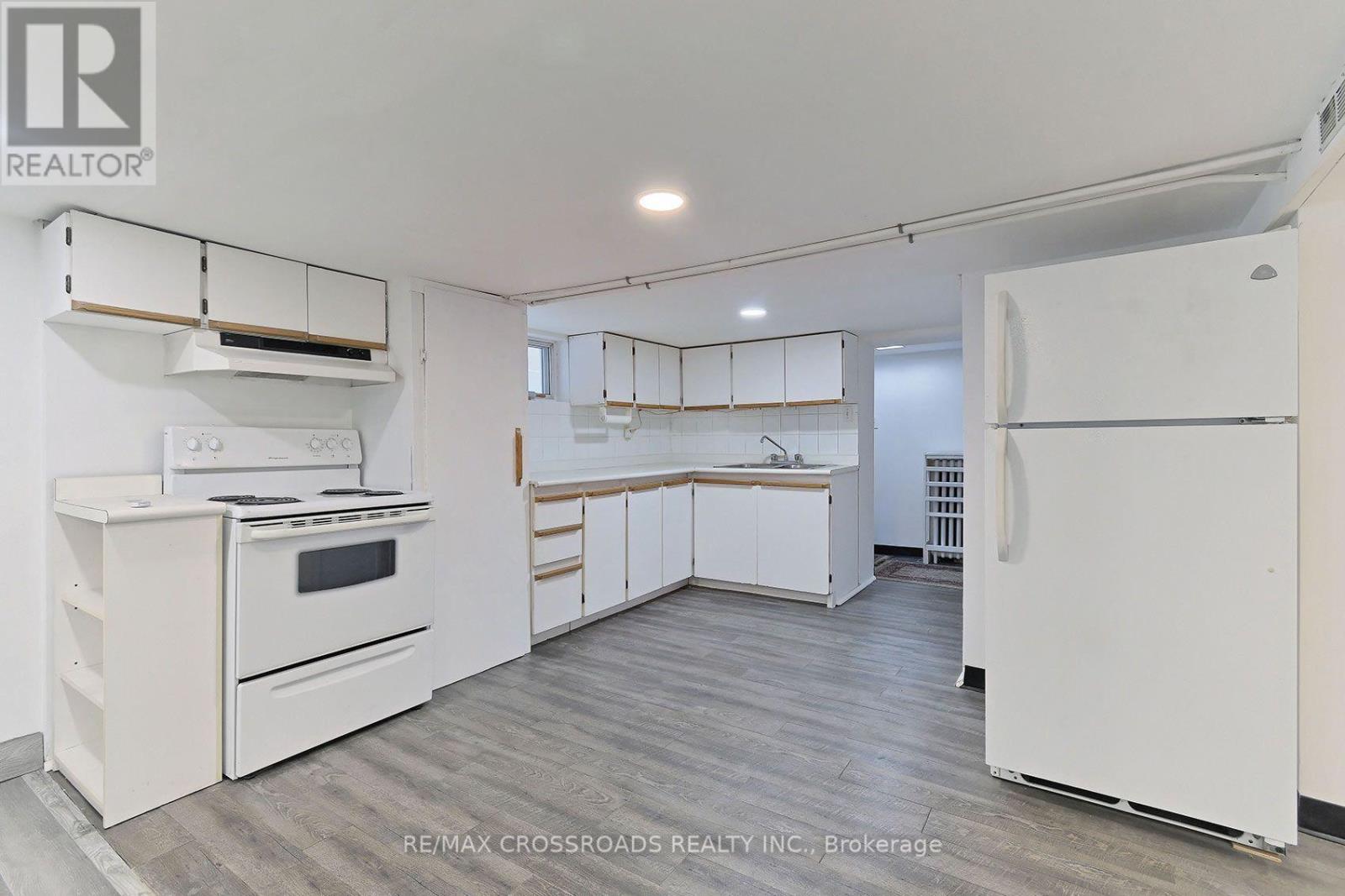 218 Gledhill Avenue, Toronto, Ontario  M4C 5L1 - Photo 32 - E13710726