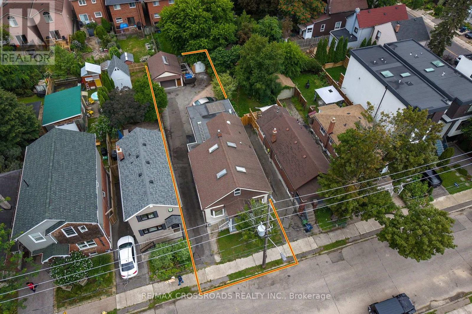 218 Gledhill Avenue, Toronto, Ontario  M4C 5L1 - Photo 4 - E13710726