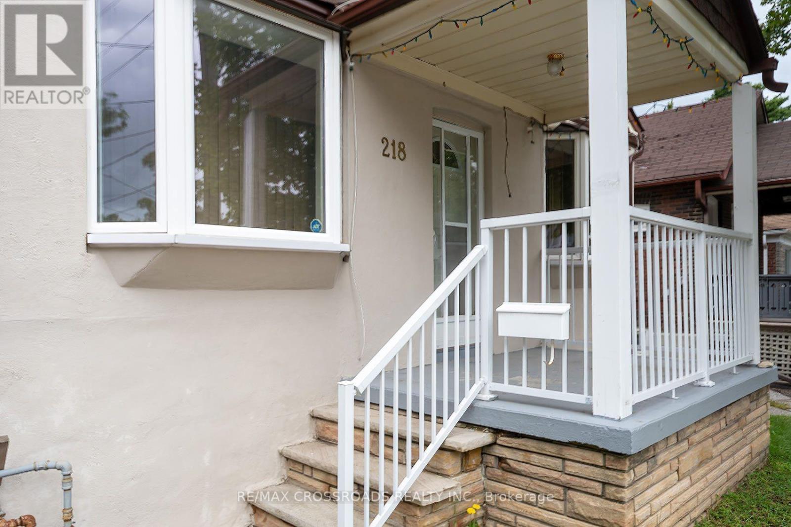 218 Gledhill Avenue, Toronto, Ontario  M4C 5L1 - Photo 5 - E13710726