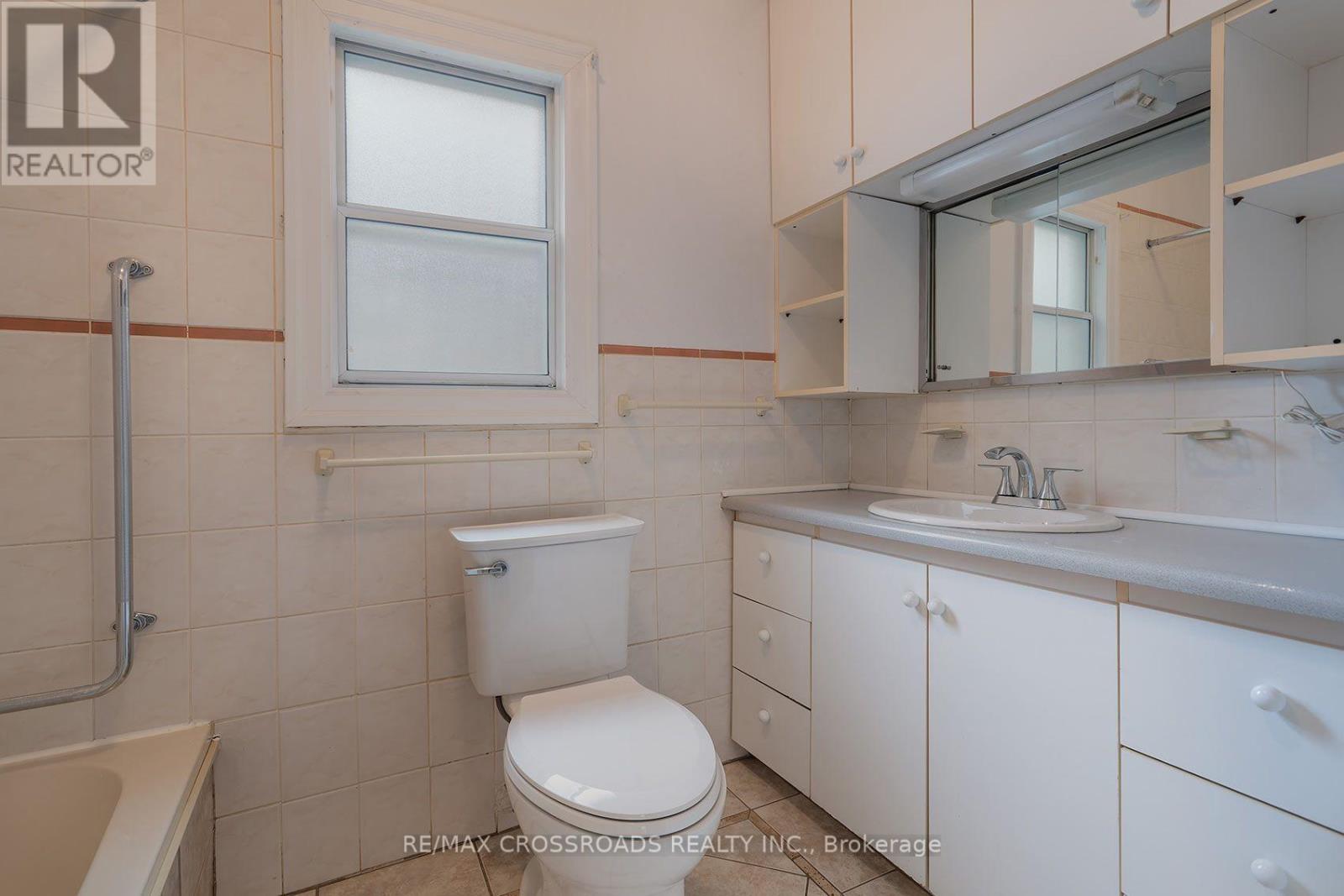 218 Gledhill Avenue, Toronto, Ontario  M4C 5L1 - Photo 26 - E13710726