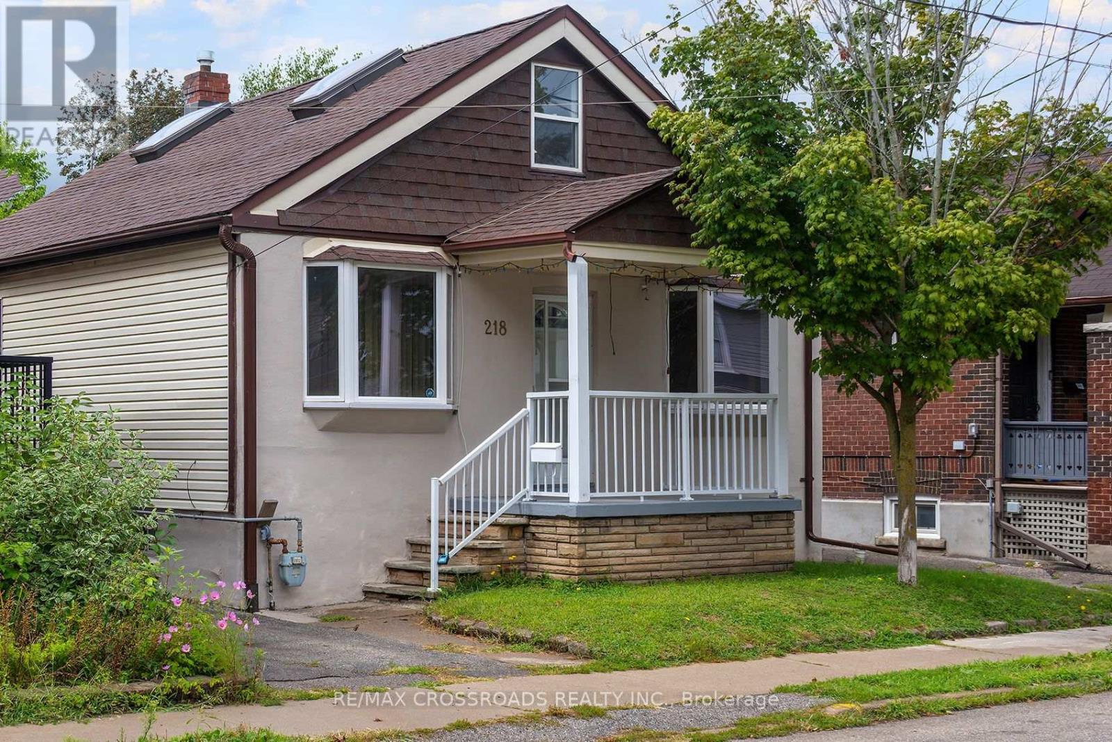 218 Gledhill Avenue, Toronto, Ontario  M4C 5L1 - Photo 3 - E13710726