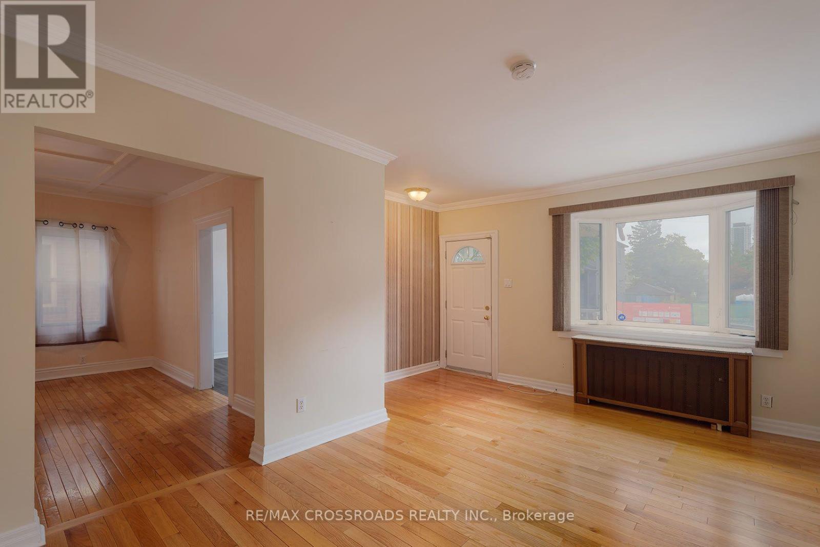 218 Gledhill Avenue, Toronto, Ontario  M4C 5L1 - Photo 6 - E13710726