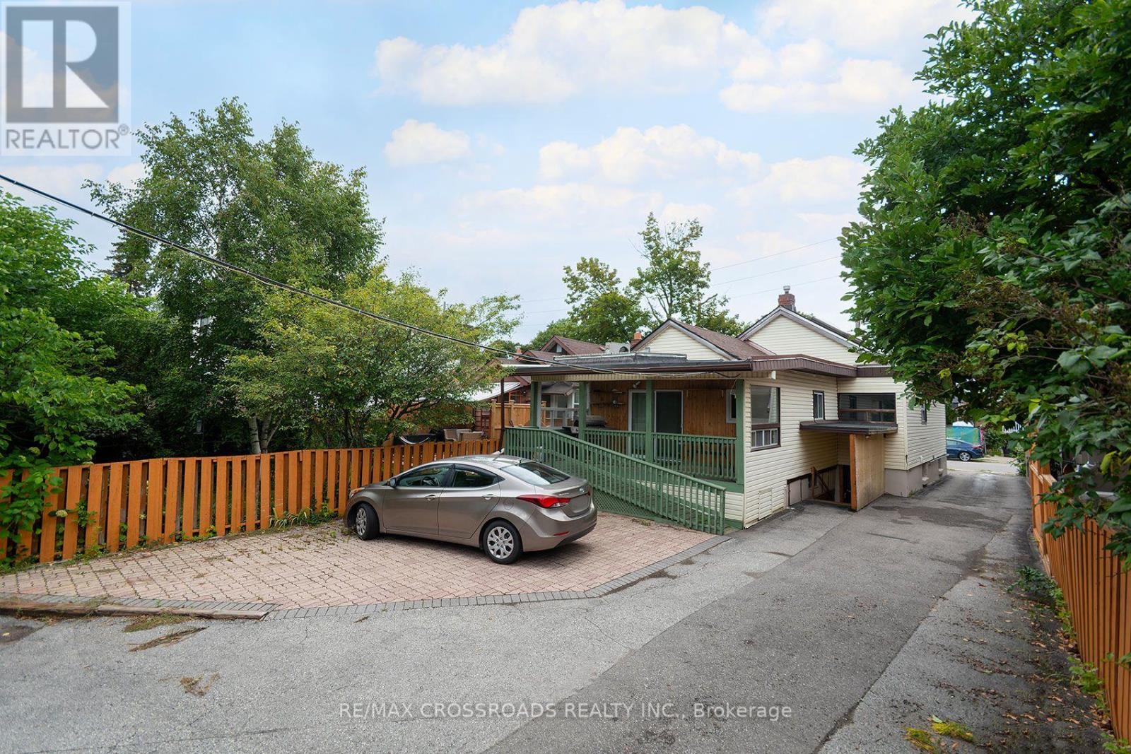 218 Gledhill Avenue, Toronto, Ontario  M4C 5L1 - Photo 38 - E13710726
