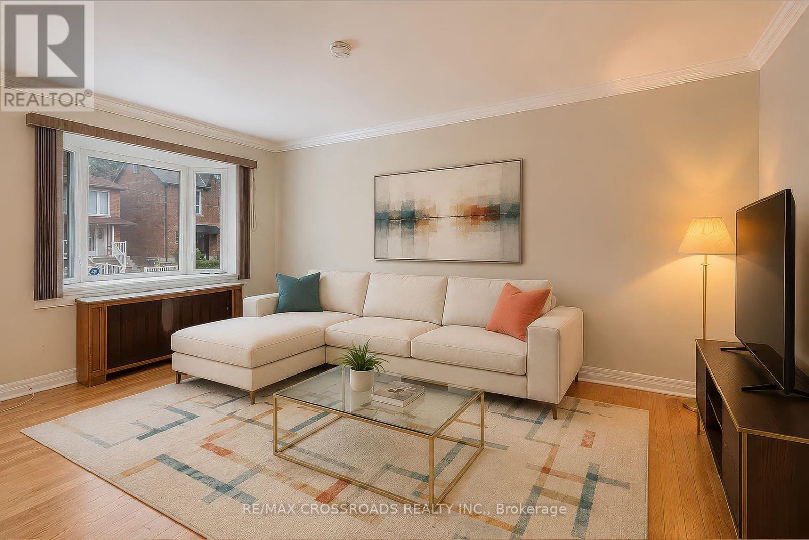 218 Gledhill Avenue, Toronto, Ontario  M4C 5L1 - Photo 9 - E13710726