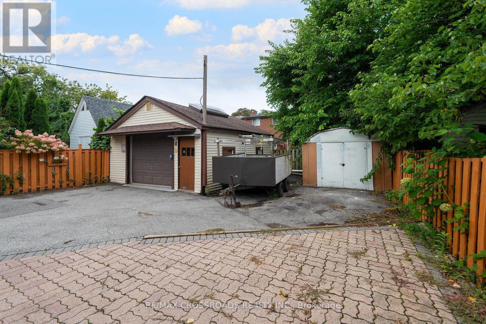 218 Gledhill Avenue, Toronto, Ontario  M4C 5L1 - Photo 39 - E13710726