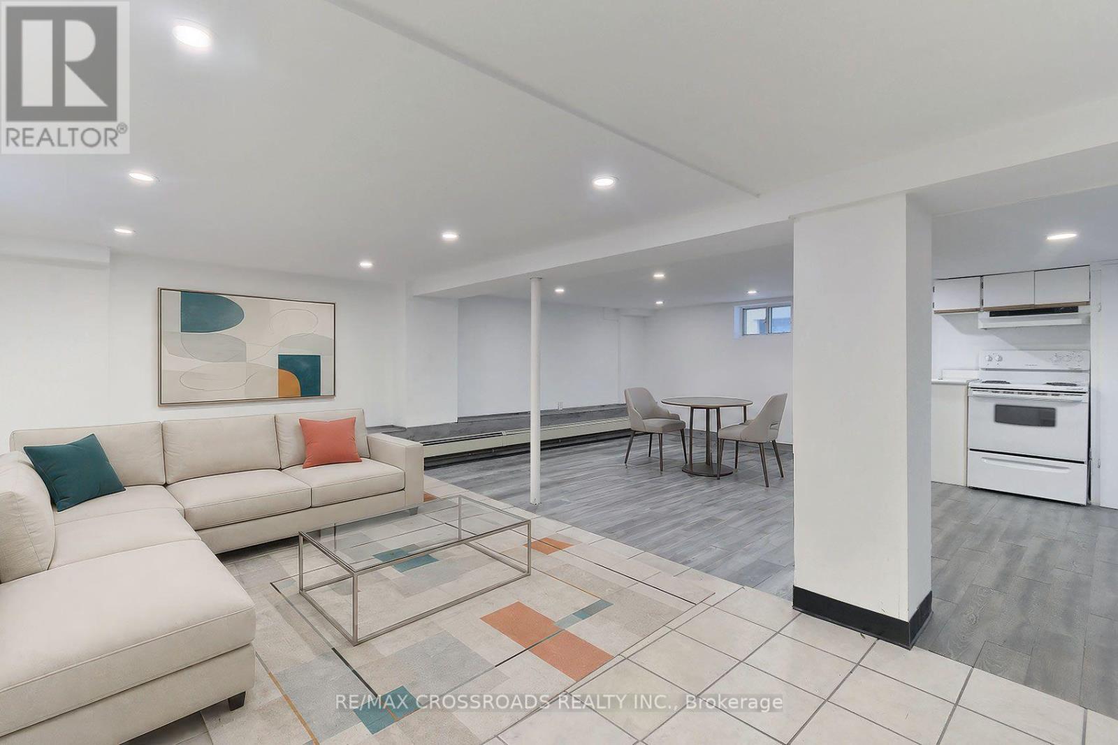 218 Gledhill Avenue, Toronto, Ontario  M4C 5L1 - Photo 31 - E13710726