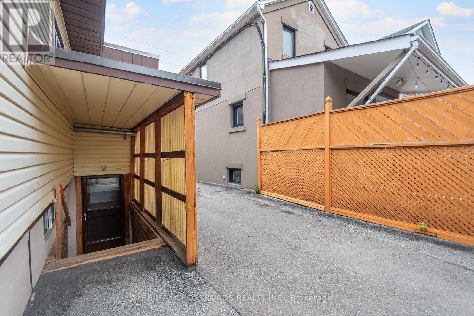 218 Gledhill Avenue, Toronto, Ontario  M4C 5L1 - Photo 28 - E13710726