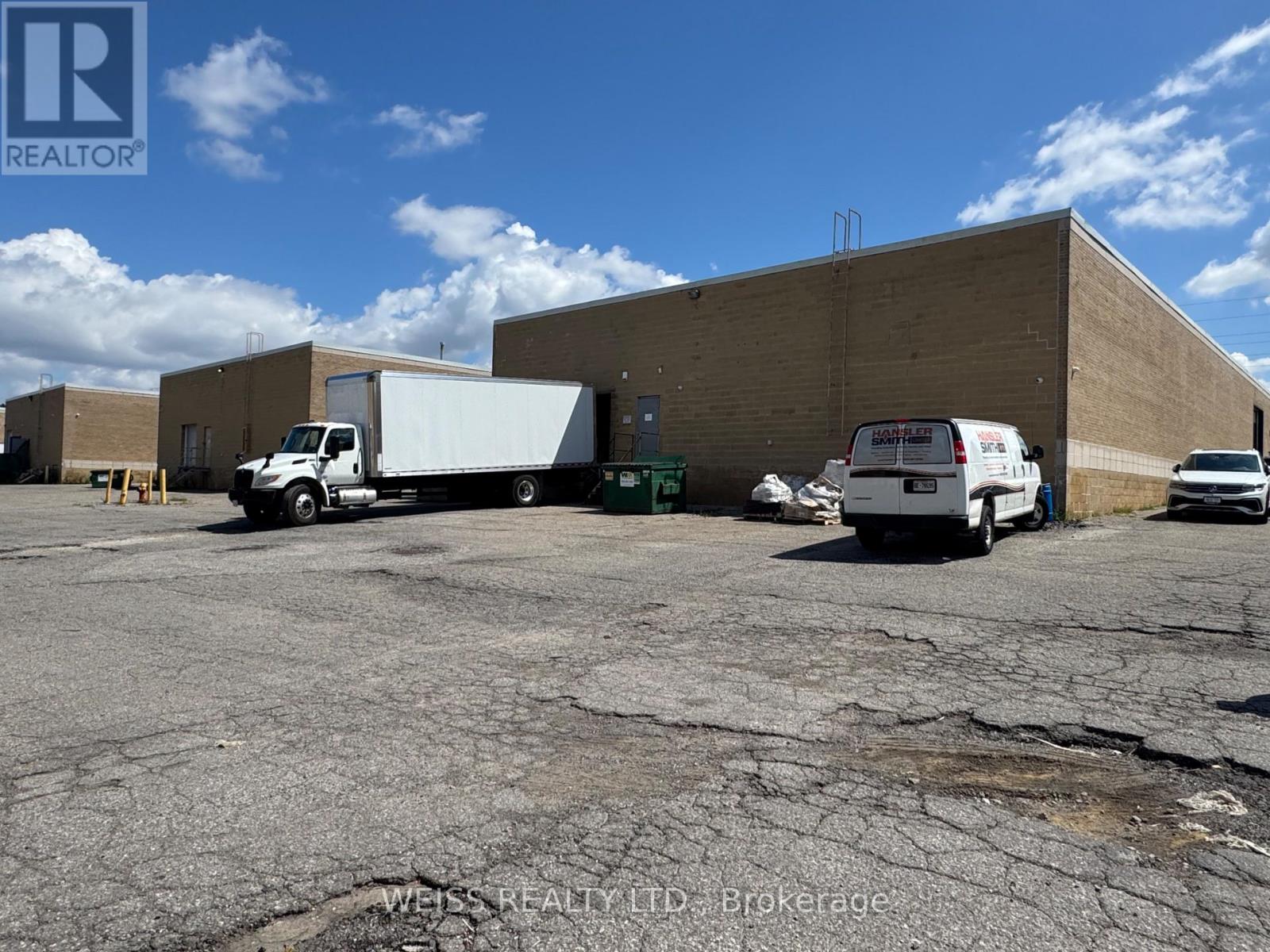 1581 Courtneypark Drive E, Mississauga, Ontario L5T 1V9 - Photo 3 - W13697284