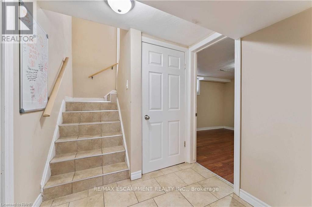Basement - 864 Upper Ottawa Street, Hamilton, Ontario  L8T 3V5 - Photo 3 - X13710842