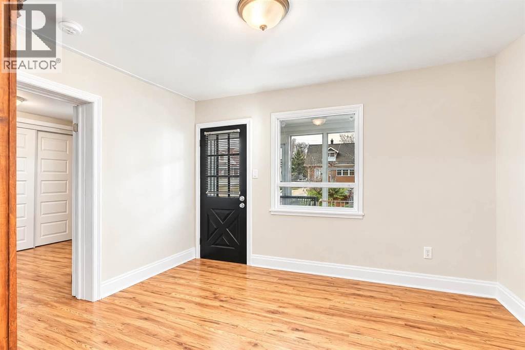 1621 College AVENUE Windsor Ontario Canada N9B1M2 3