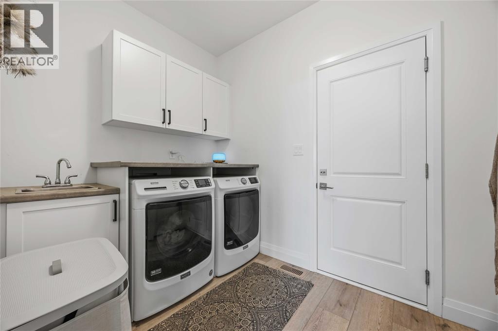 613 KETTER WAY Plympton-Wyoming Ontario Canada N0N1T0 4