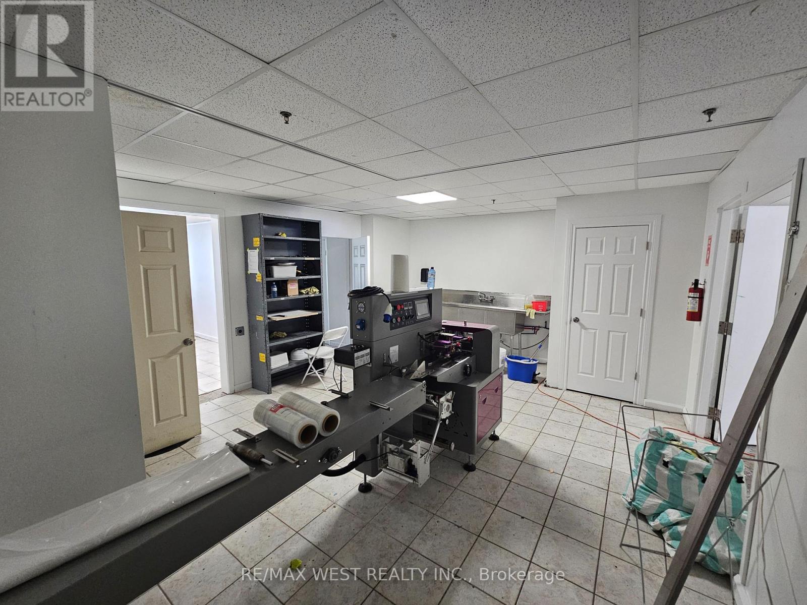 4 + 4b - 210 Drumlin Circle, Vaughan, Ontario  L4K 3E3 - Photo 9 - N13708736