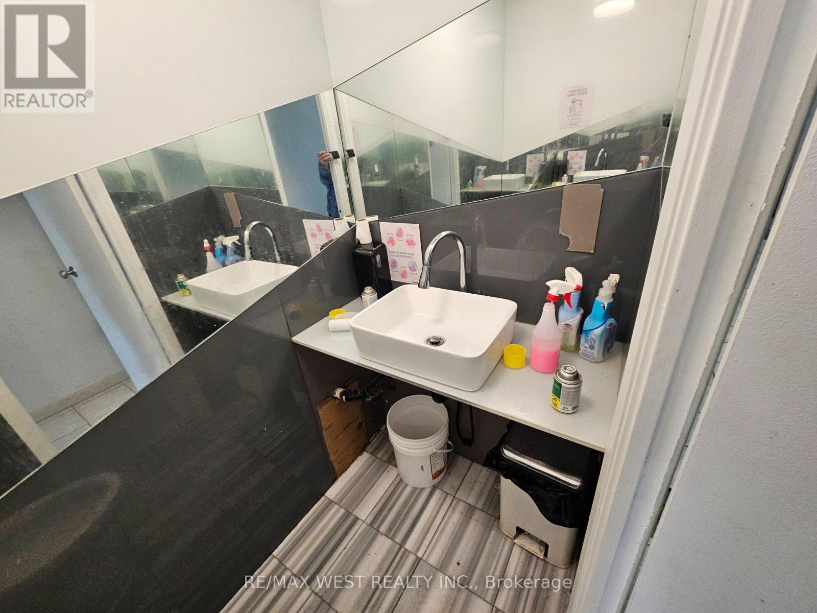 4 + 4b - 210 Drumlin Circle, Vaughan, Ontario  L4K 3E3 - Photo 17 - N13708736