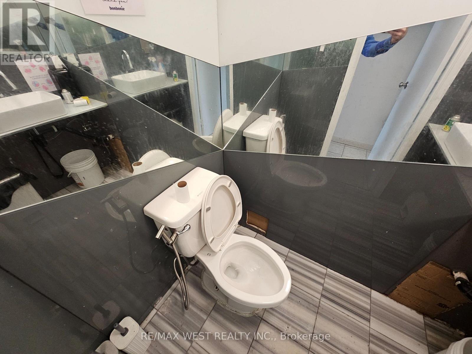 4 + 4b - 210 Drumlin Circle, Vaughan, Ontario  L4K 3E3 - Photo 15 - N13708736